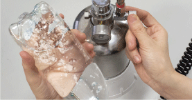 水素水を作っている画像