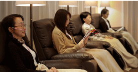 複数人で水素吸入をしている画像